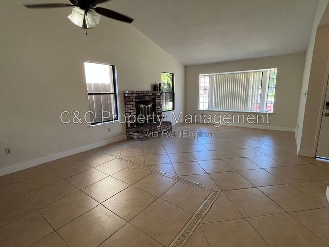 Photo - 1559 Elderwood Ave
