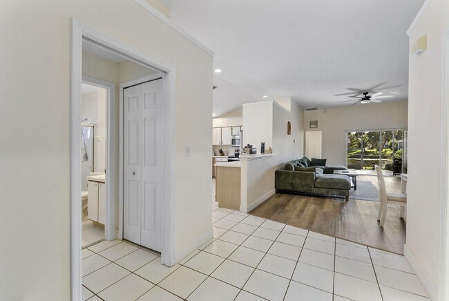 Photo - 107 Meadowlands Dr