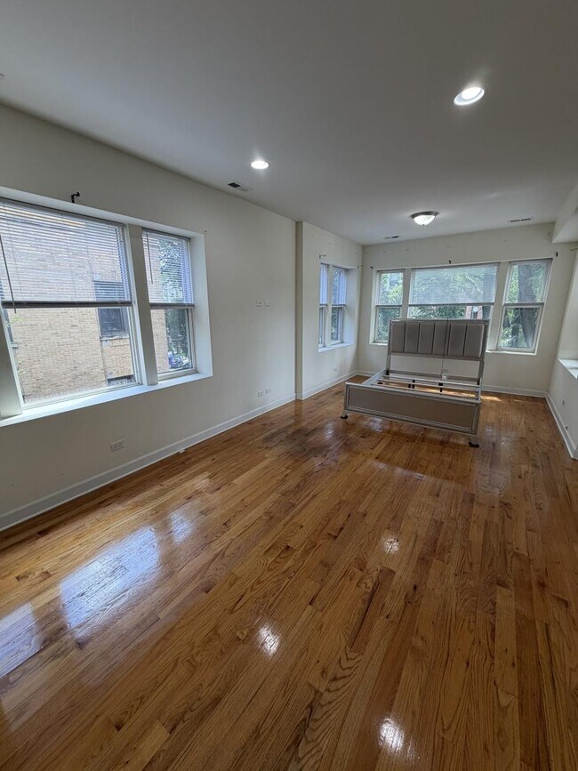 3354 W Wilson Ave Unit 2S