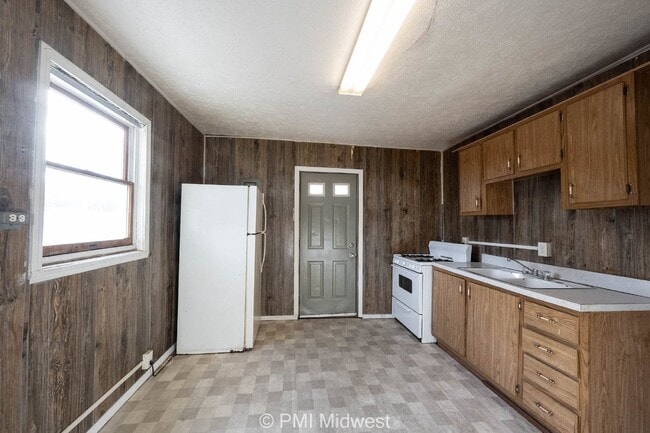 Photo - "Charming 1-Bedroom Retreat in Kokomo – Co... Unit 3