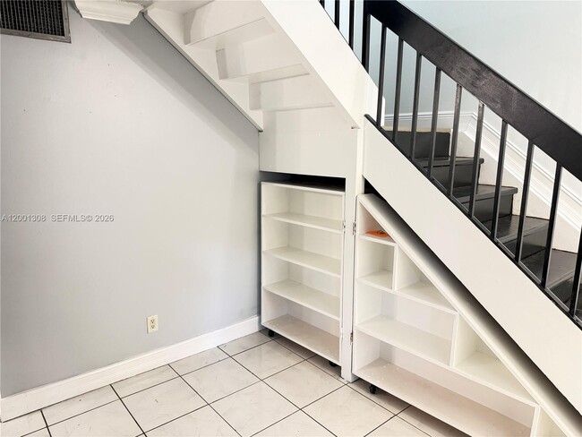 Photo - 6817 SW 40th St Unit 4-H