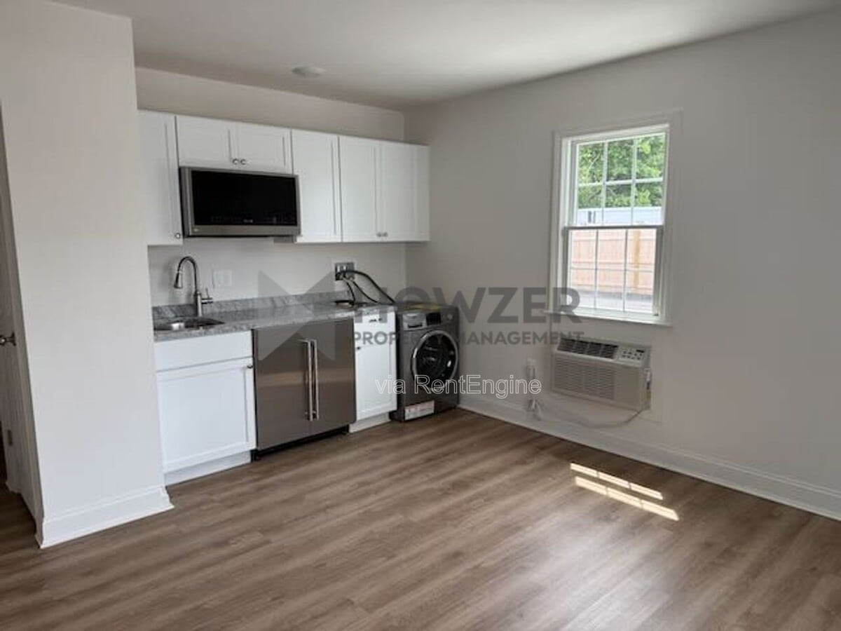 Photo - 50 Yarmouth Rd