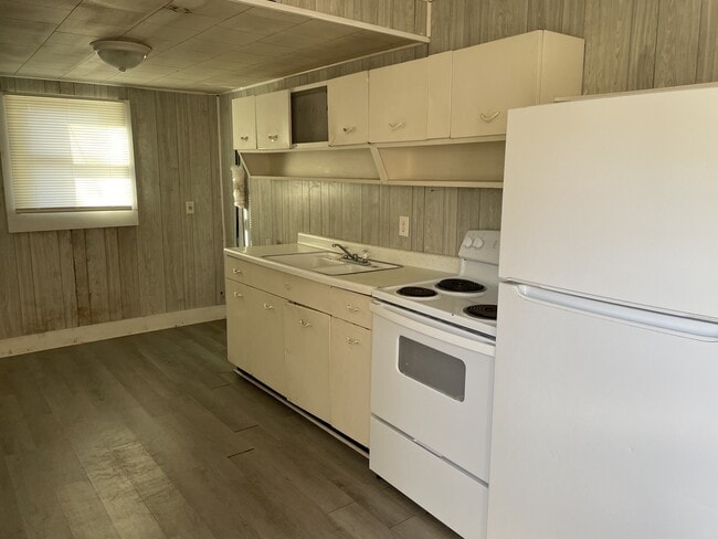 Photo - 605 W Court St