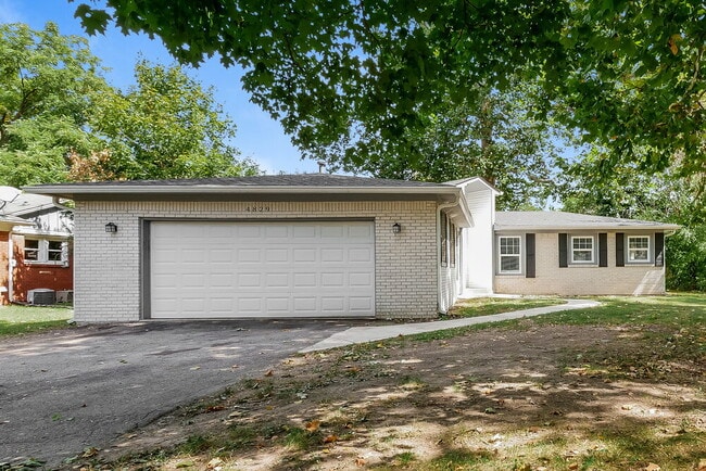 Building Photo - 4829 Lincoln Rd Rental