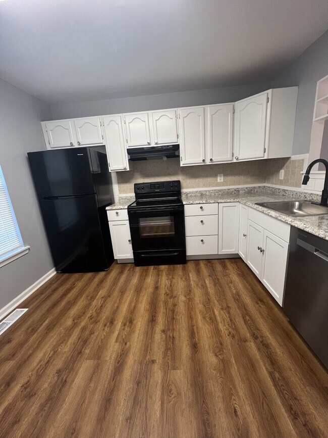 Photo - 731 Hemlock St