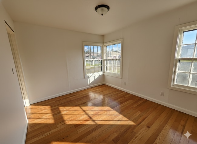 Photo - 1570 S Peach St