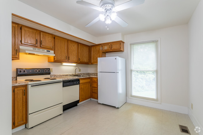 Interior Photo - Cedar Village Apts