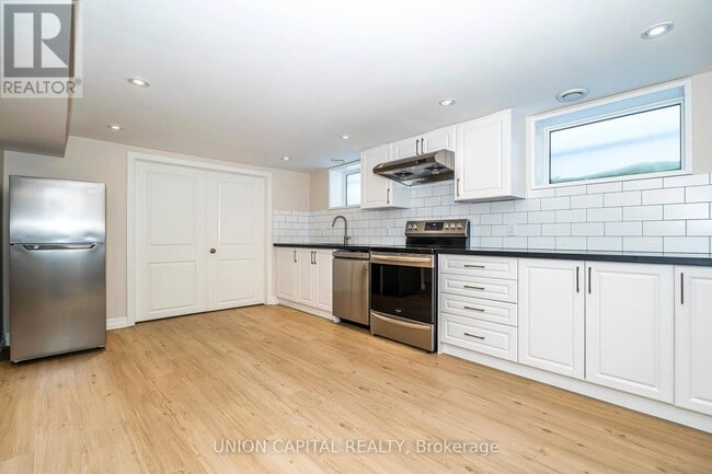 Photo - 40 Peveril Hill N