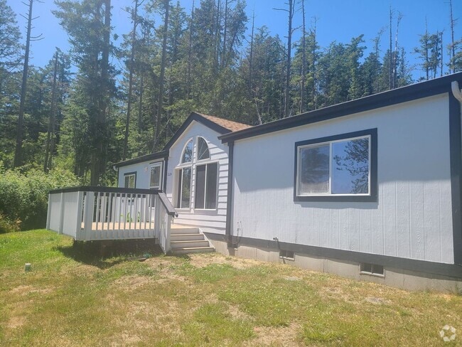 Building Photo - For Rent: 3 Bed / 2 Bath Home Near Roche H...