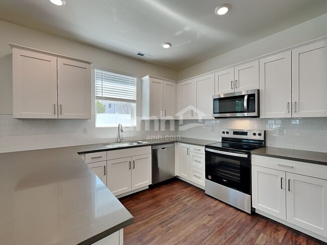 Photo - 823 S Oak St