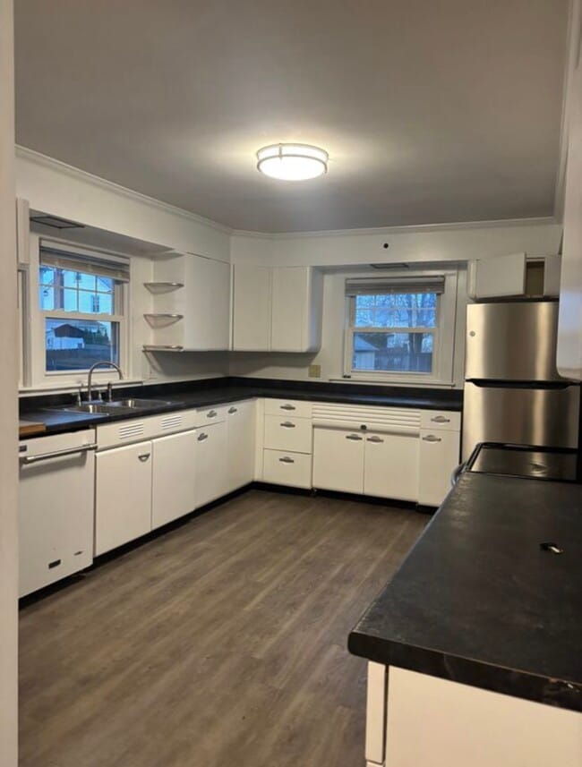 Building Photo - 555 Main St Unit 555 #A