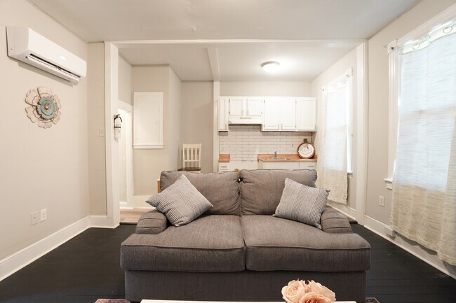 Photo - 1911 High St