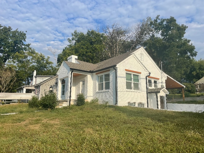 Building Photo - 415 6th Ave Rental