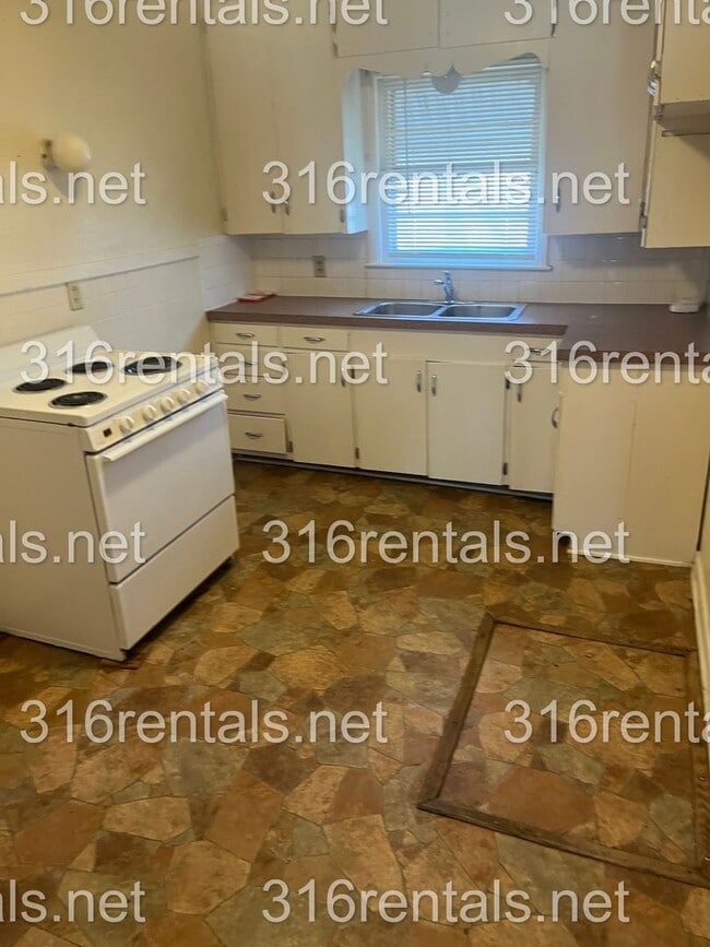 Building Photo - 704 N High St Unit 704