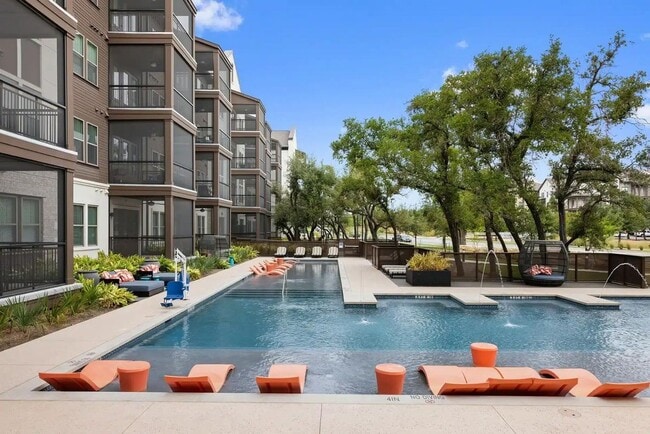 Building Photo - 13460 Lyndhurst St Unit A1a