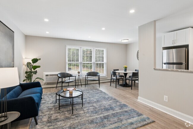 1BR, 1BA - 733SF - Living Room