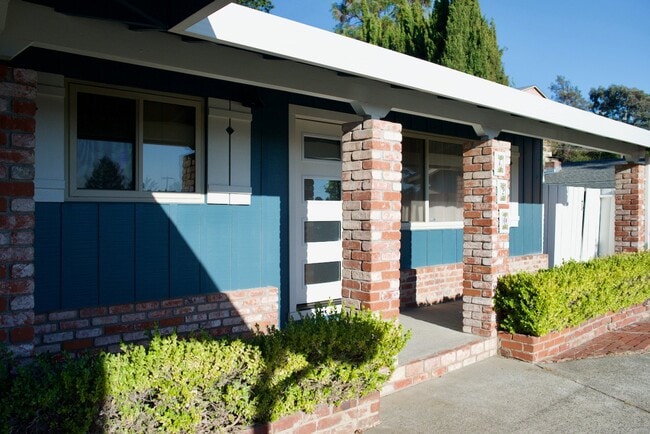 Building Photo - 620 Lockwood Dr