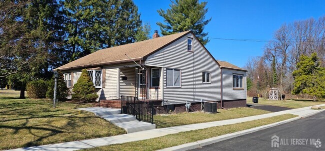 Building Photo - 296 Cliffwood Ave W Rental