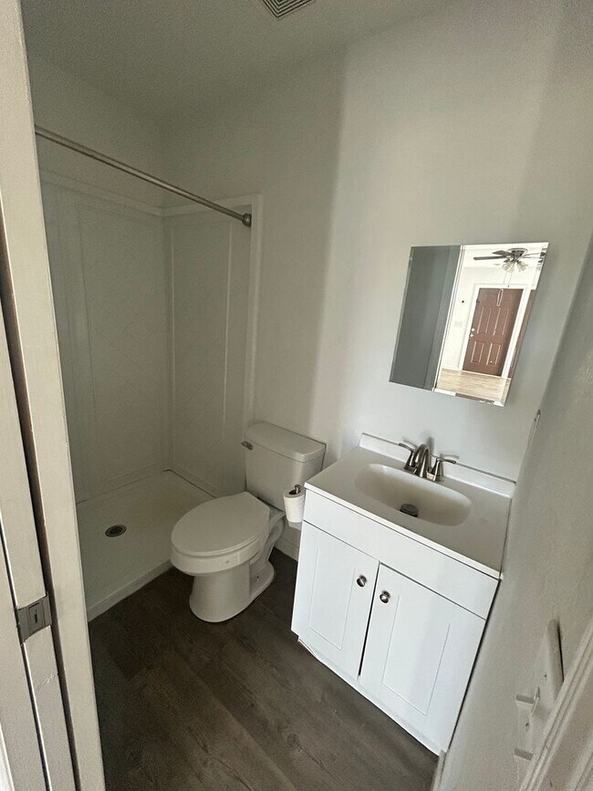 Photo - 143 Claire Ave Unidad 143 Claire Ave N  102