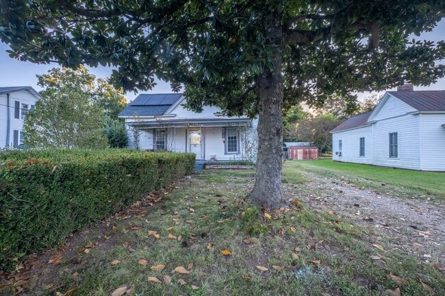 Building Photo - Updated 2-Bedroom, 2-Bath Home!