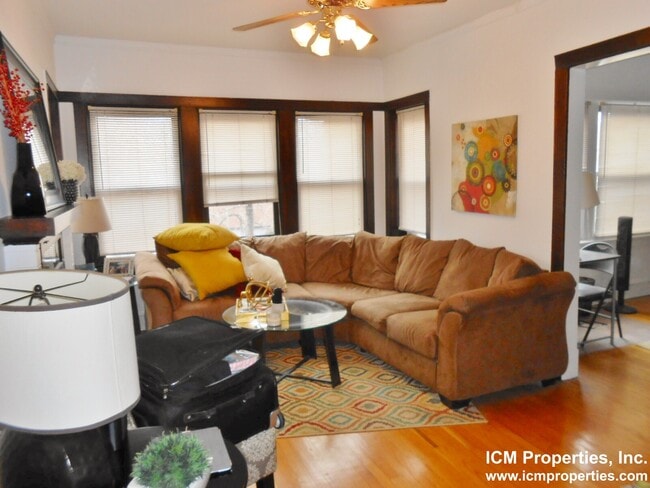Photo - 1450 W Cornelia Ave Unit 2