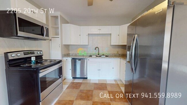 Photo - 2205 20th St W