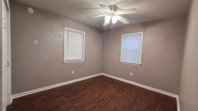 Photo - 5753 Pinehurst Dr