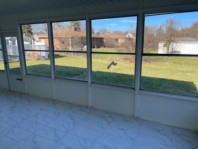 Photo - 1550 Frebis Ave