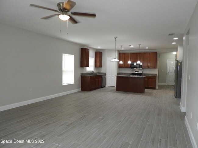 Photo - 583 Hollow Glen Dr