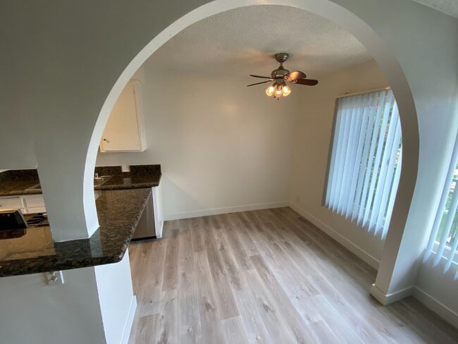 Photo - 12737 Matteson Ave Unidad 7