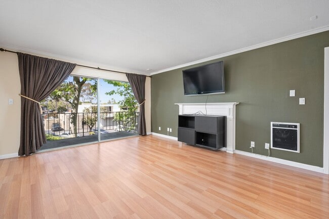 Photo - COMING AVAILABLE 4/5/26: Updated Versailles Condo in Newport Beach Unidad 117
