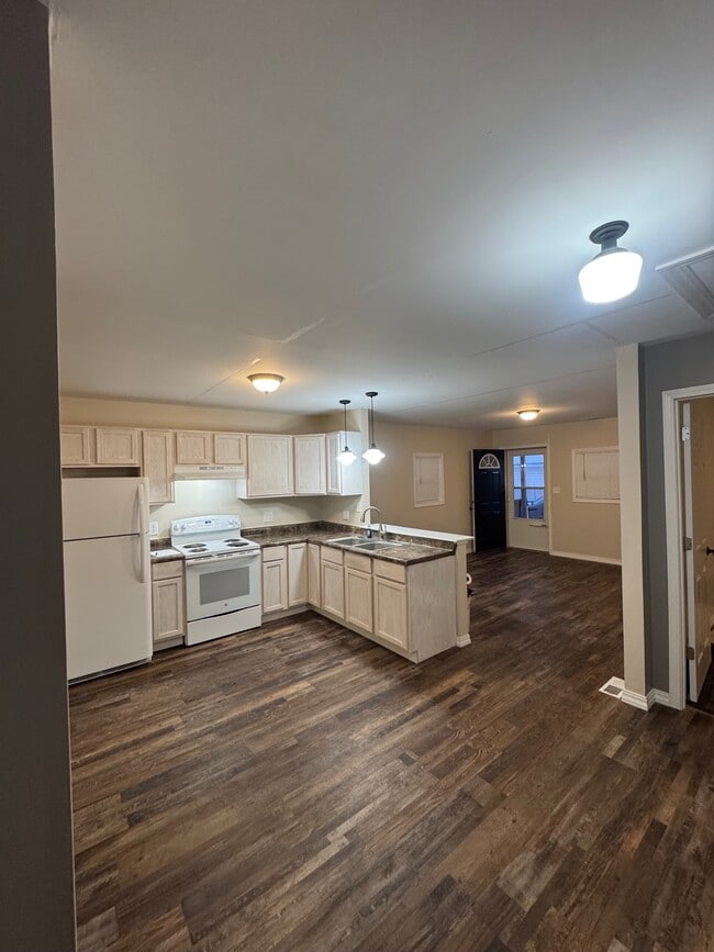 Kitchen - 518 N Main St Unit 518 C