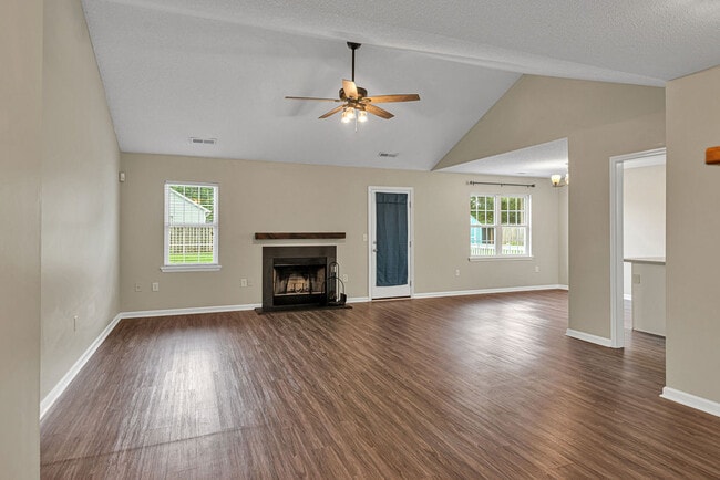 Photo - 201 Ross Ct