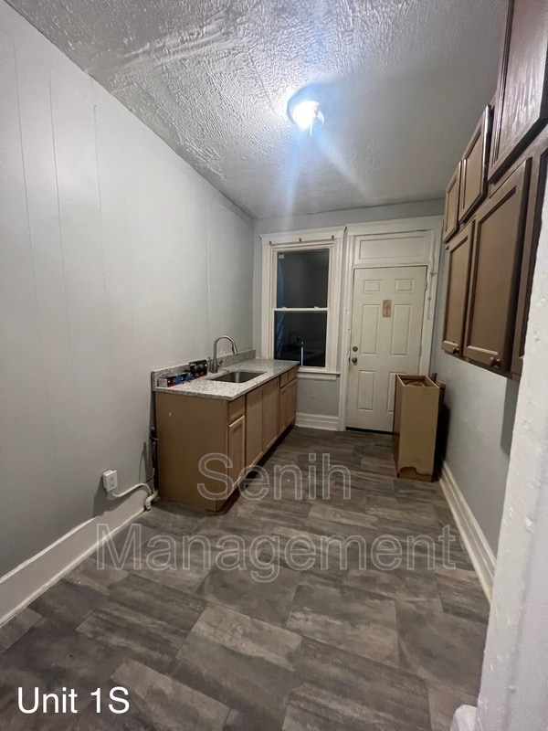 Photo - 3980 Helen St