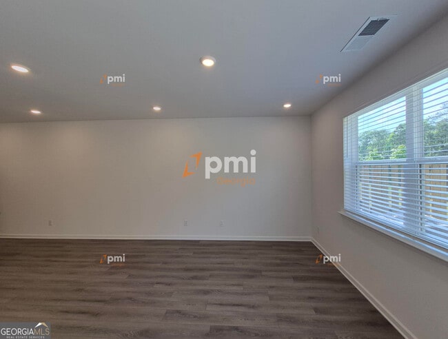 Photo - 140 Hazel Dr