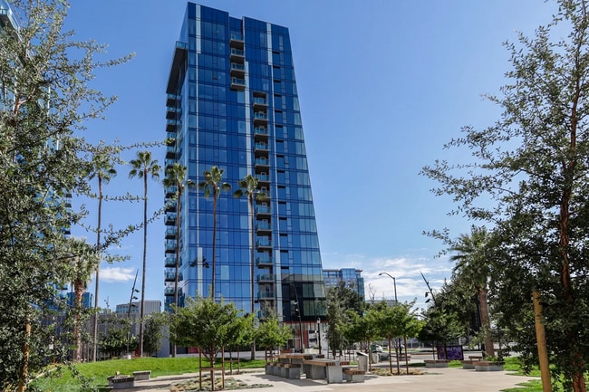 Photo - 188 W Saint James St Unidad 10819