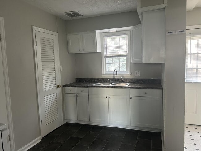 1110 Allen Dr