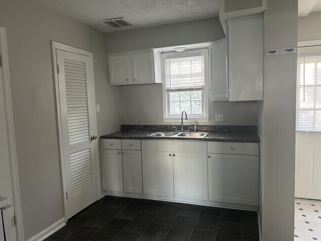 Photo - 1110 Allen Dr