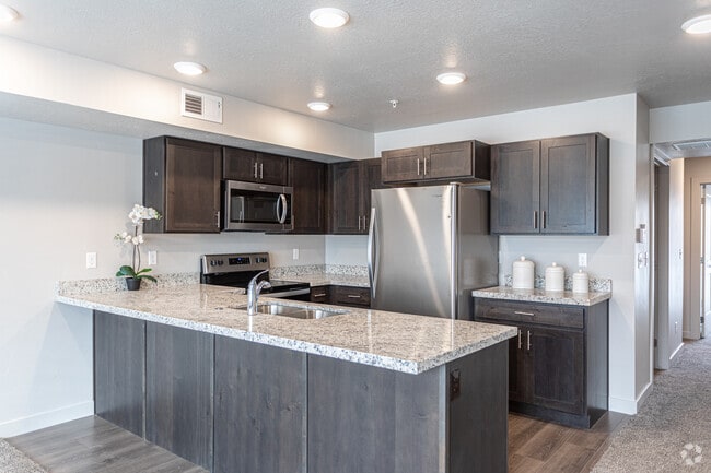 2BR, 2BA - 955SF