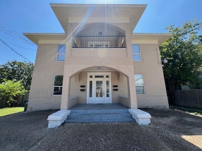 Building Photo - 2208 Sanger Ave Rental
