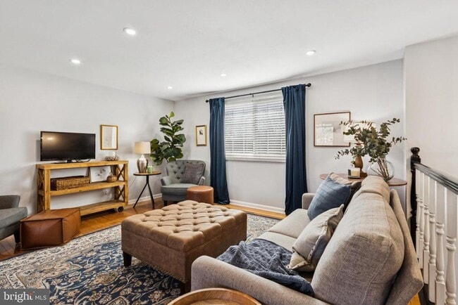 Photo - 5068 Macnamara Dr