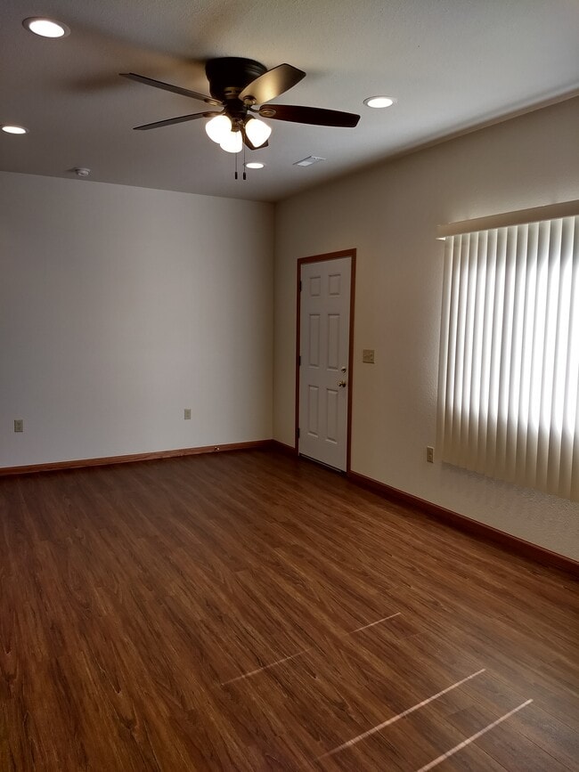 Photo - 815 W Benjamin Ave
