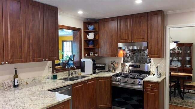 Photo - 2901 Victoria Dr