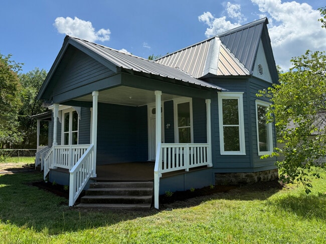 Photo - 102 W Texas St