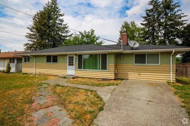 Building Photo - Central Federal Way Home - Move in Ready