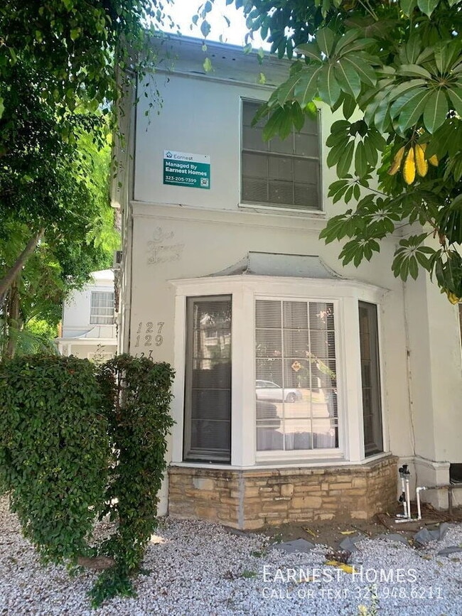 Building Photo - 127 N Doheny Dr Unit 2 Rental