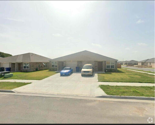 Building Photo - 1717 Clovis Dr Unit A Rental