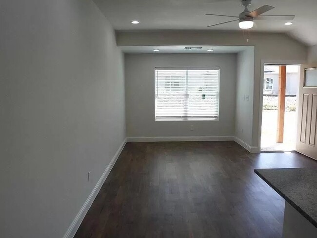 Photo - 810 N Broughton St