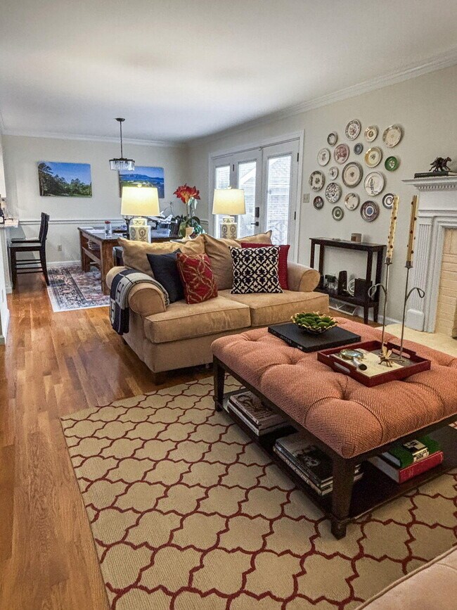 Photo - 236 Chippendale Cir