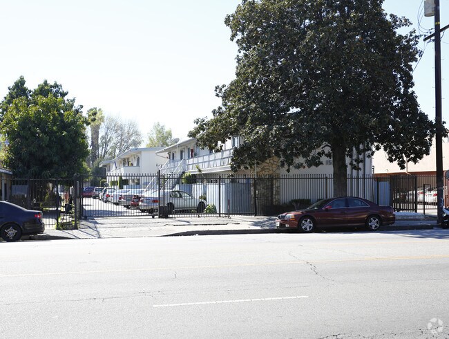 Photo - 15552 Vanowen St Apartments